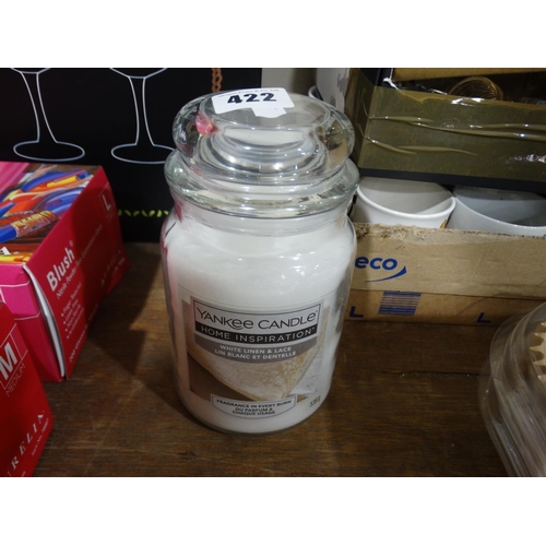 A Yankee Candle, White Linen & Lace