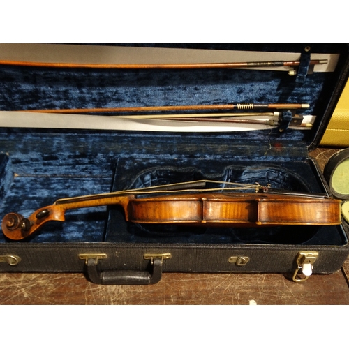 405 - An Antique Violin, Two Piece Back, Measuring 14