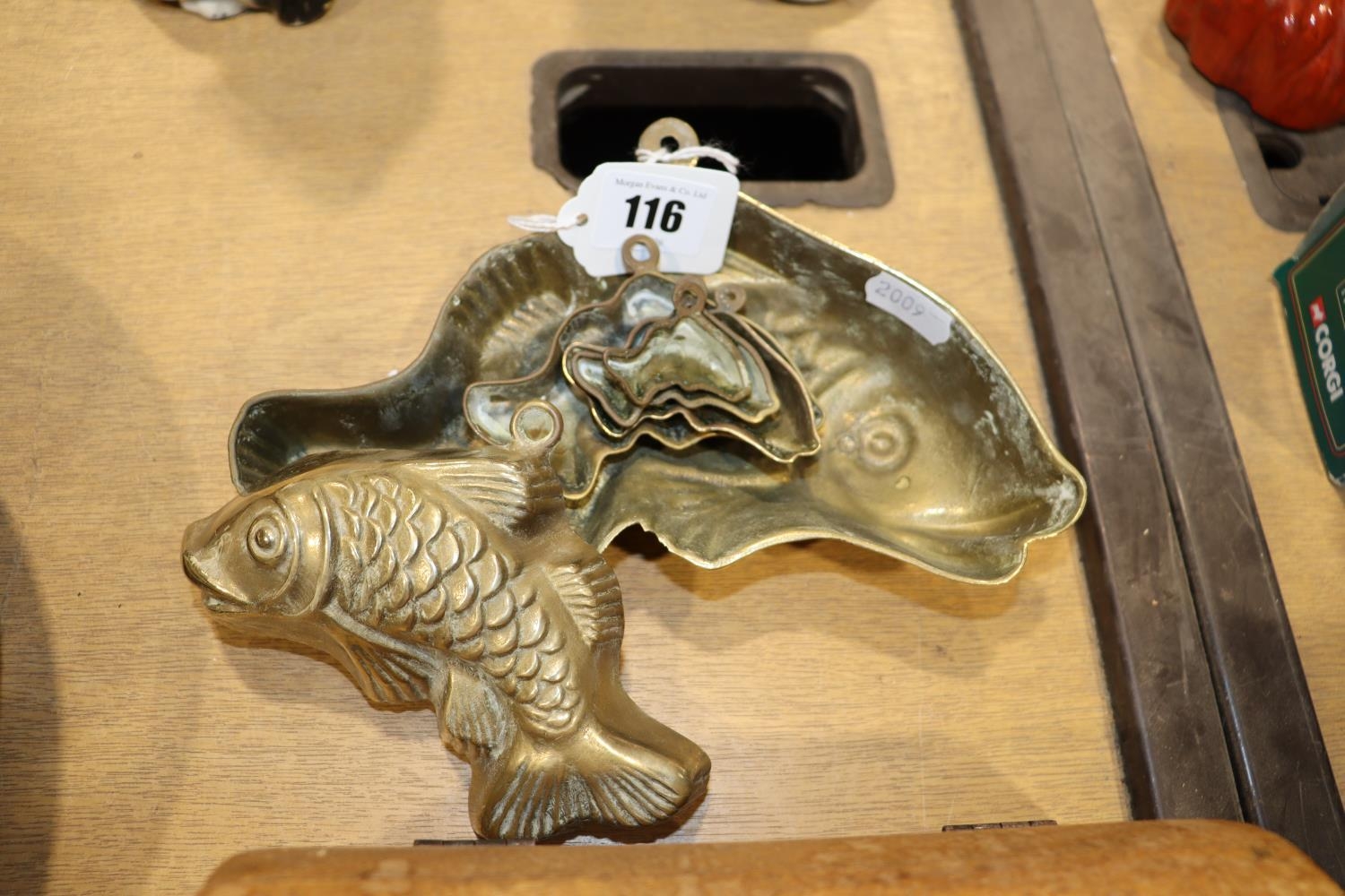 A DECORATIVE GRADUATED SET OF BRASS FISH MOULDS