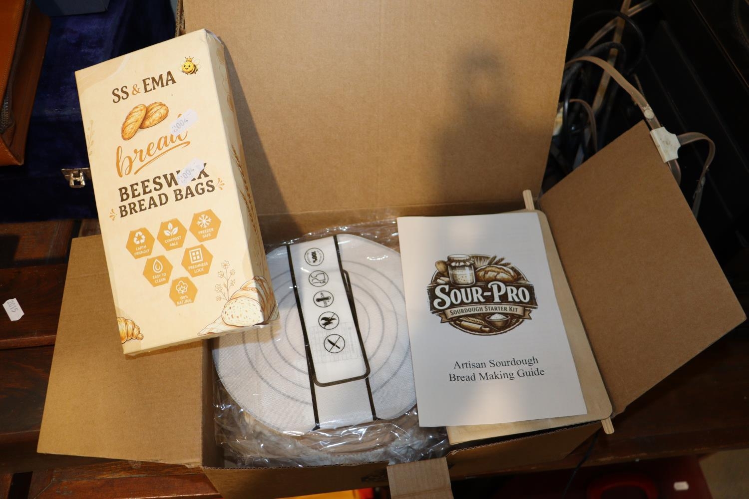 A NEW & BOXED BREAD MAKING SET