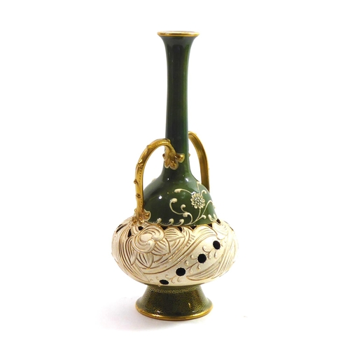 373 - WEDGWOOD, DESIGNED BY HARRY BARNARD, A RARE TWIN HANDLED ART NOUVEAU FORM VASE, CIRCA 1900
The bulbo... 
