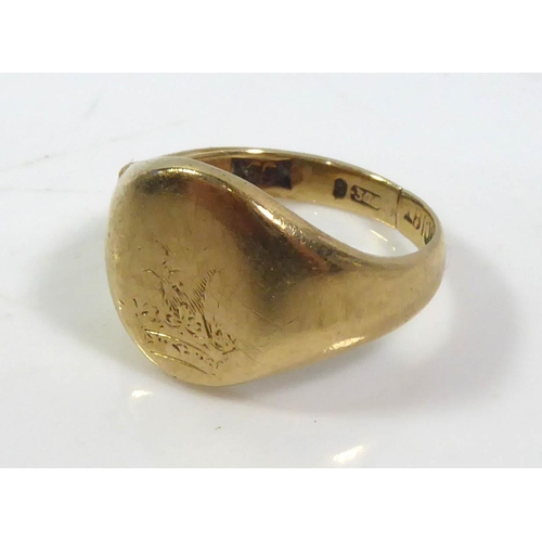 57 - A VICTORIAN 9CT GOLD SIGNET RING
Plain form with engraved family crest (size D).