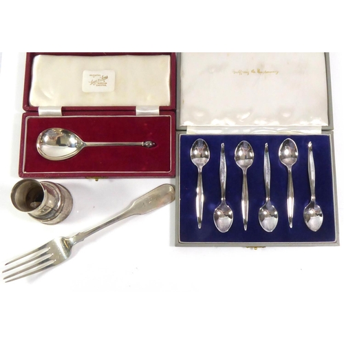 59 - A COLLECTION OF GEORGIAN AND LATER SILVER WARE
Comprising a dessert spoon, hallmarked London, 1756, ... 