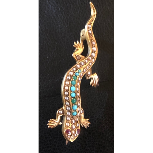 80A - A 9CT GOLD BROOCH FORMED AS AS LIZARD
With ruby eyes and a pearl and turquoise inset back.
(4.7cm)