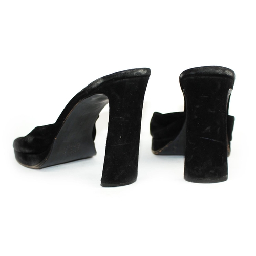 188 - STEPHANE KÉLIAN, BLACK SUEDE OPEN TOE HEELS
With wide heel (size 39).
(heel 10.5cm)