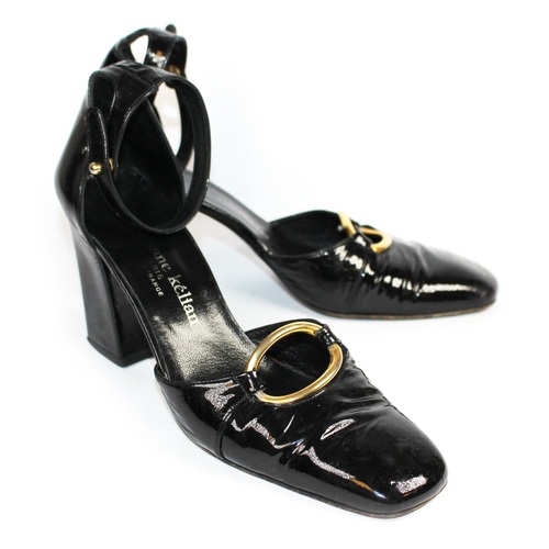 199 - STEPHANE KÉLIAN, BLACK PATENT LEATHER SANDALS
With a gold central buckle, ankle strap, wedged heel (... 