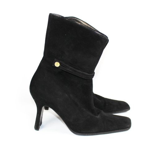 175A - PACIOTTI, BLACK SUEDE BOOTS
With a suede double strap that pops on the side with a yellow dagger but... 