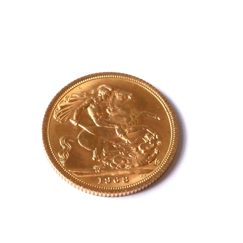 400 - A QUEEN ELIZABETH 22CT GOLD SOVEREIGN COIN, DATED 1968 
With George and dragon to reverse.