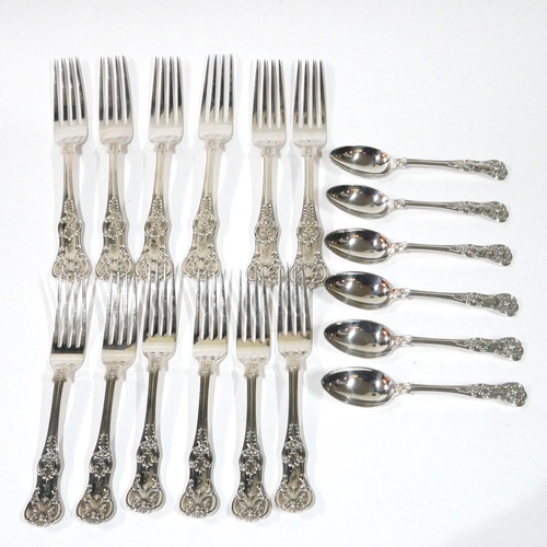 470 - A PART SET OF VICTORIAN LOOSE SILVER QUEENS PATTERN CUTLERY
Comprising six dinner forks, six large t... 