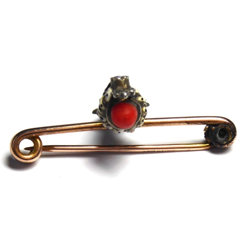 498 - A BIMETAL, ENAMEL, AMETHYST AND CORAL VENETIAN BLACKAMOOR STICKPIN
A black enamel female bust with w... 