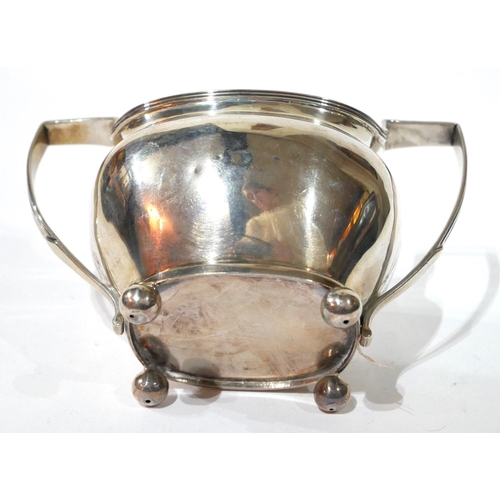 523 - A GEORGIAN SILVER SUGAR BASIN
Twin handles and gilt interior, hallmarked London, 1808.
(approx 9cm) ... 