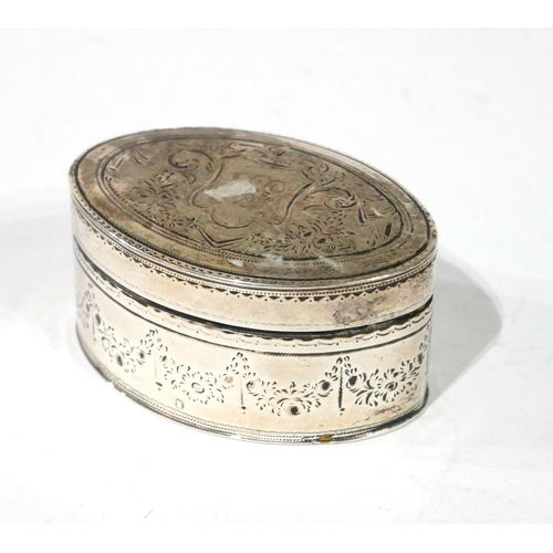 529 - A GEORGIAN SILVER NUTMEG OVAL GRATER
With engraved decoration, interior grill and hinged compartment... 