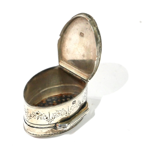 529 - A GEORGIAN SILVER NUTMEG OVAL GRATER
With engraved decoration, interior grill and hinged compartment... 