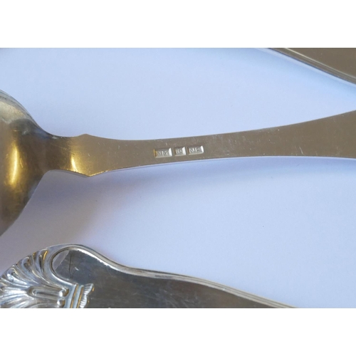 544 - A SET OF SIX ART DECO CONTINENTAL SILVER TABLESPOONS
Having shell form decoration, marked 'NM LO MP'... 