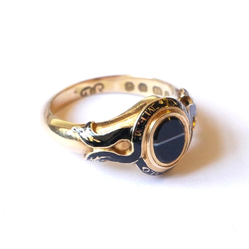 545 - AN EARLY VICTORIAN 18CT GOLD BANDED AGATE AND ENAMEL MOURNING RING
The oval stone with enamel should... 