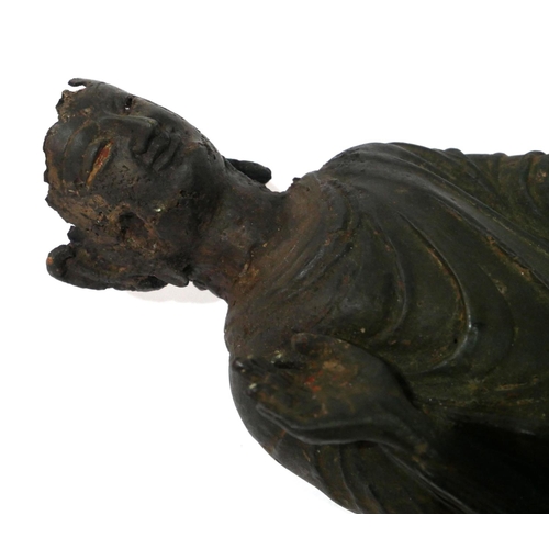 554 - A CHINESE BRONZE STANDING BUDDHA FIGURE
Tang dynasty style with one hand raised.
(approx 30cm)