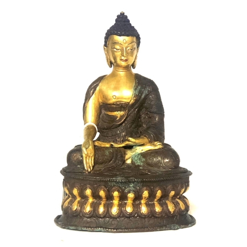 576 - A LATE 19TH/EARLY 20TH CENTURY SINO-TIBETAN GILT BRONZE BUDDHA OF SAKYAMUNI 
Seated, meditating in V... 