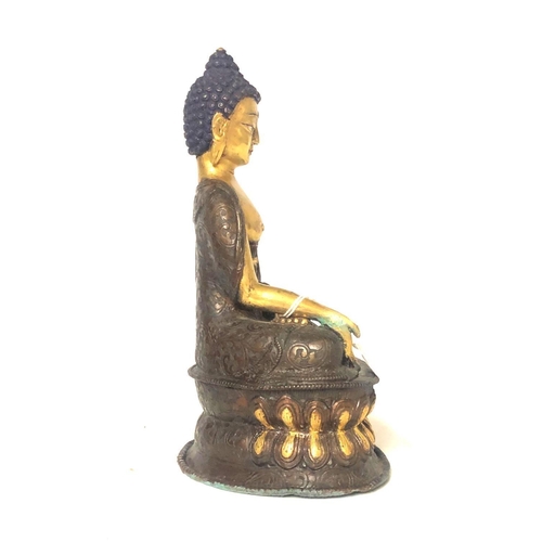 576 - A LATE 19TH/EARLY 20TH CENTURY SINO-TIBETAN GILT BRONZE BUDDHA OF SAKYAMUNI 
Seated, meditating in V... 