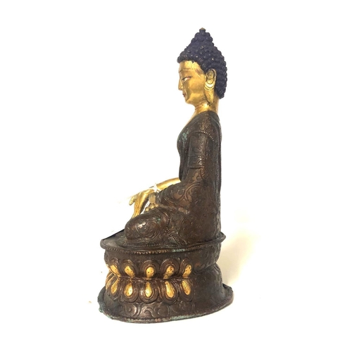 576 - A LATE 19TH/EARLY 20TH CENTURY SINO-TIBETAN GILT BRONZE BUDDHA OF SAKYAMUNI 
Seated, meditating in V... 