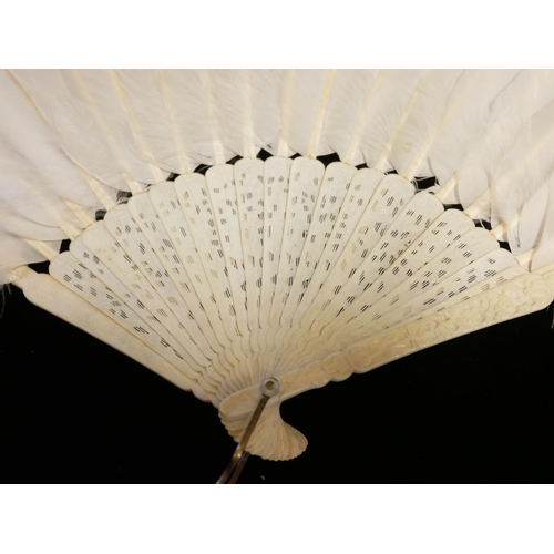 603 - A 19TH CENTURY CHINESE IVORY AND OSTRICH FEATHER FAN
The arrangement of white feathers with finely c... 