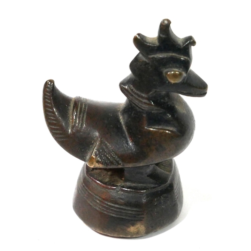 605 - A CHINESE BRONZE FIGURAL PAPERWEIGHT
Modelled as a archaic form bird.
(approx 5cm)