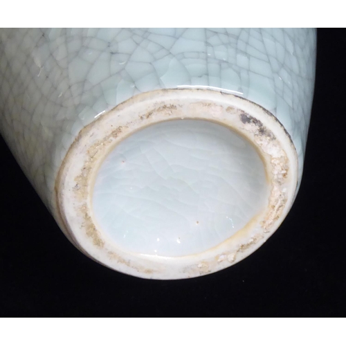 612 - A CHINESE CELADON CRACKLE GLAZE OVOID VASE
Plain design.
(approx 30cm)