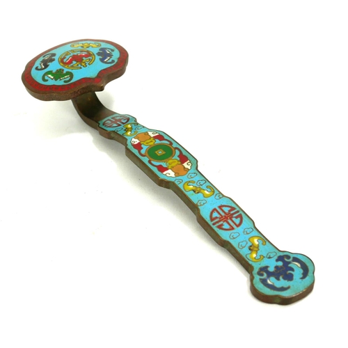 704 - A CHINESE CLOISONNÉ RUI SEPTRE
Having Buddhist symbols including bats and cast five character reign ... 