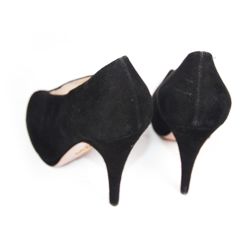 706 - PRADA, BLACK SUEDE HEELS
Simplistic design with rounded toe (size 39).
(heel 12cm)