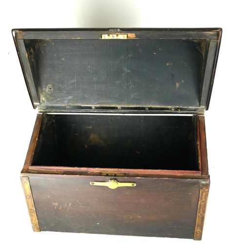 752 - A VINTAGE CARS MAHOGANY AND BRASS BOUND TOOL BOX
With hobnail aluminium top.
(48cm x 31cm x 32cm)
