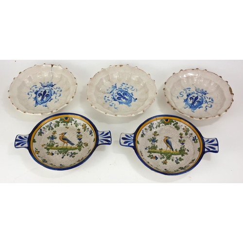 808 - CATAGALLI, ITALY, A SET OF THREE FAIENCE PORCELAIN ARMORIAL PLATES
Hand painted with the fleur-de-li... 