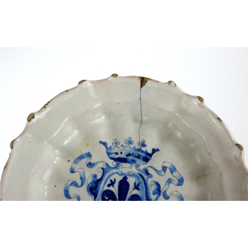 808 - CATAGALLI, ITALY, A SET OF THREE FAIENCE PORCELAIN ARMORIAL PLATES
Hand painted with the fleur-de-li... 