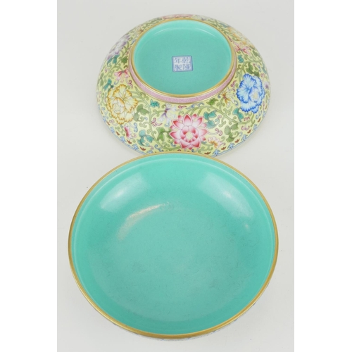 257 - A CHINESE YELLOW GLAZED FAMILLE ROSE PORCELAIN SPHERICAL BOWL AND COVER
With large pink flower to ce... 