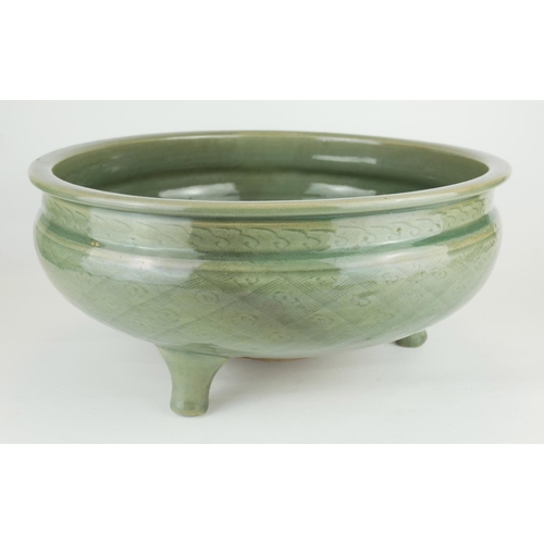 265 - A LARGE MING DYNASTY 1368 - 1644 LONGQUAN CELEDON GLAZED TRIPOD CENSER
Having a geometric design to ... 