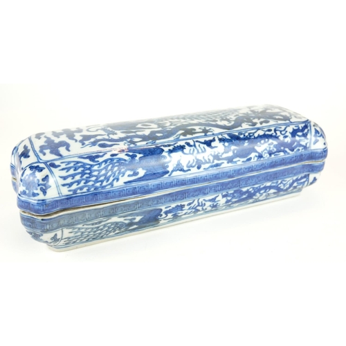 267 - A CHINESE BLUE AND WHITE PORCELAIN ARTIST BOX
Decorated with phoenix and dragons, bearing six charac... 