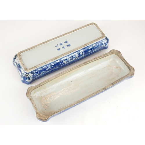 267 - A CHINESE BLUE AND WHITE PORCELAIN ARTIST BOX
Decorated with phoenix and dragons, bearing six charac... 