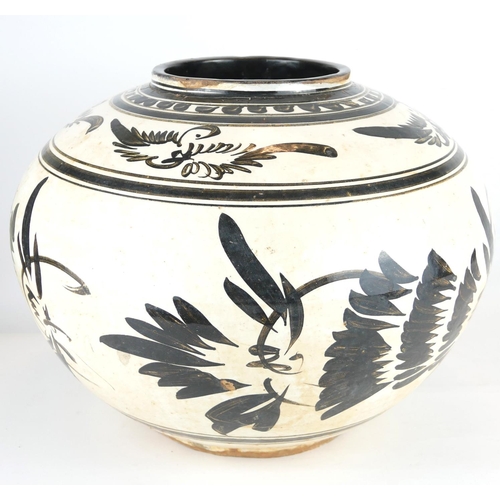 269 - A LARGE 19TH CENTURY CHINESE POTTERY CIZHOU GLAZE JARDINIÈRE
Spherical form with brown glaze decorat... 