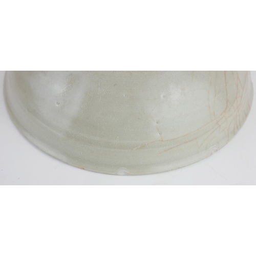 280 - A CHINESE CELEDON GLAZED POTTERY SHALLOW BOWL
With unglazed footrim.
(approx 18cm x 7cm)