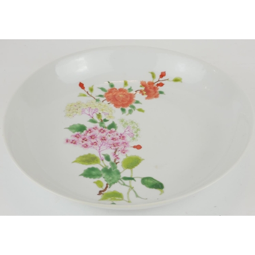 284 - A 19TH CENTURY CHINESE FAMILLE ROSE 'FENCAI ENAMEL' PORCELAIN DISH
Having fine hand painted floral d... 