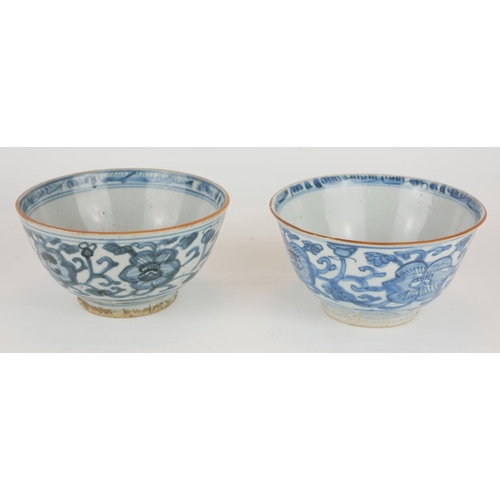 292 - A PAIR OF 18TH CENTURY CHINESE BLUE AND WHITE PORCELAIN BOWLS
Hand painted with floral decoration an... 