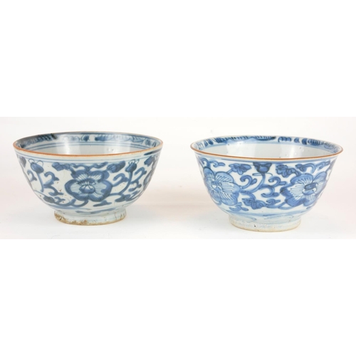 292 - A PAIR OF 18TH CENTURY CHINESE BLUE AND WHITE PORCELAIN BOWLS
Hand painted with floral decoration an... 