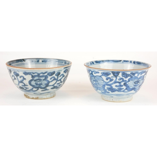 292 - A PAIR OF 18TH CENTURY CHINESE BLUE AND WHITE PORCELAIN BOWLS
Hand painted with floral decoration an... 