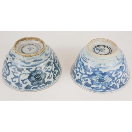 292 - A PAIR OF 18TH CENTURY CHINESE BLUE AND WHITE PORCELAIN BOWLS
Hand painted with floral decoration an... 