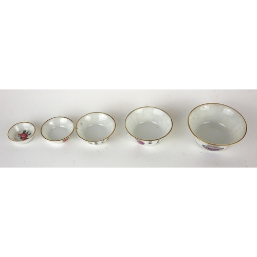 252 - A SET OF FIVE CHINESE FAMILLE ROSE PORCELAIN MINIATURE 'POEM' BOWLS
Graduating set with hand painted... 