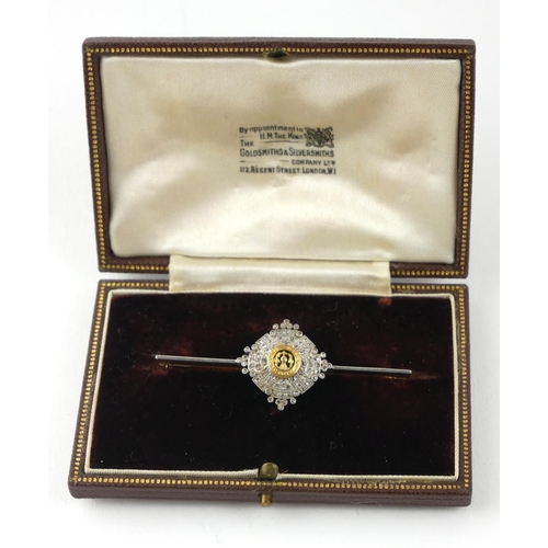 369 - GOLDSMITHS AND SILVERSMITHS, LONDON, AN EARLY 20TH CENTURY 15CT GOLD AND DIAMOND ‘SCOT'S GUARDS' REG... 