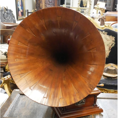 421 - AN EARLY 20TH CENTURY HIS MASTERS VOICE WIND UP GRAMOPHONE
With wooden horn.