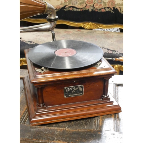 421 - AN EARLY 20TH CENTURY HIS MASTERS VOICE WIND UP GRAMOPHONE
With wooden horn.