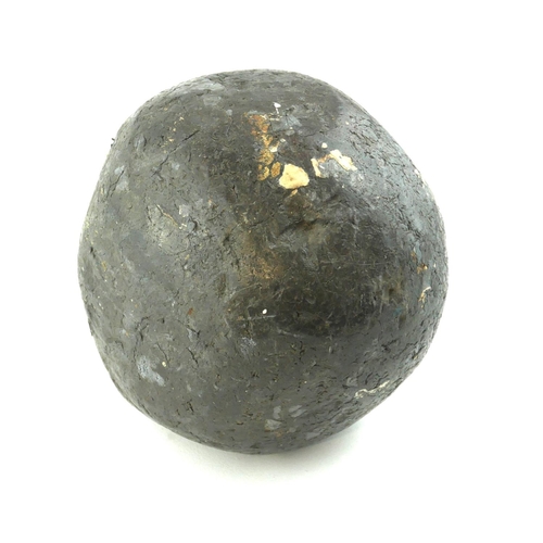 516 - A 19TH CENTURY LEAD CANNON BALL.
(approx diameter 11cm)