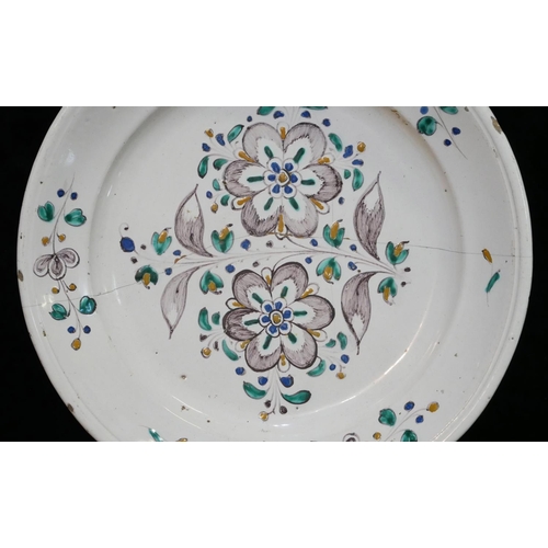 523 - AN 18TH CENTURY FAIENCE POTTERY CHARGER/DISH
Hand painted floral decoration. 
(approx 30cm)