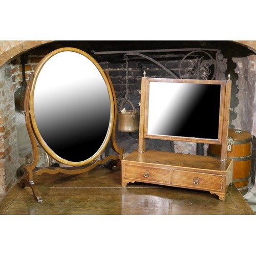 835 - A GEORGIAN MAHOGANY TOILET MIRROR
With trinket drawers, along with another.
(45cm x 56cm)