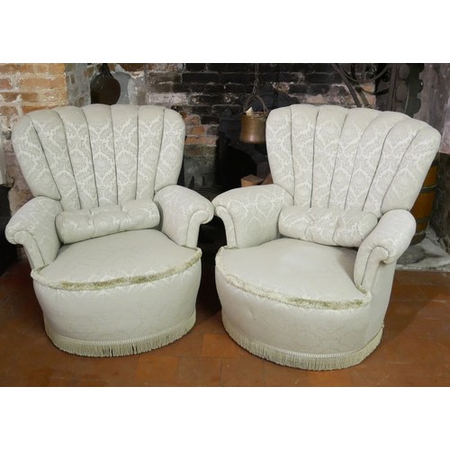 831 - A PAIR OF ART DECO DESIGN SHELL BACK BEDROOM CHAIRS
Green floral fabric upholstery.
(77cm x 69cm x 8... 